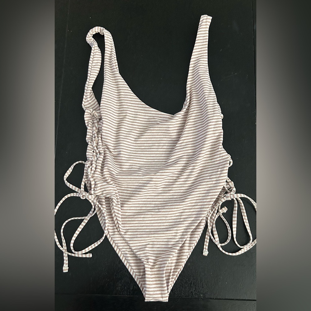 Eberjey Striped One Piece Swimsuit size Large - Picture 3 of 6